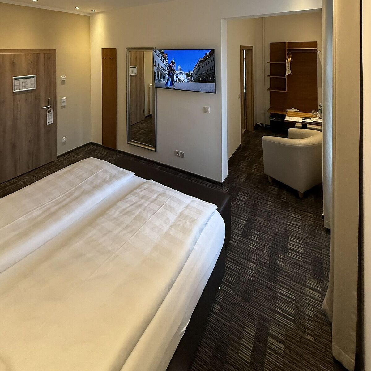 Doppelzimmer - Bett und Raum